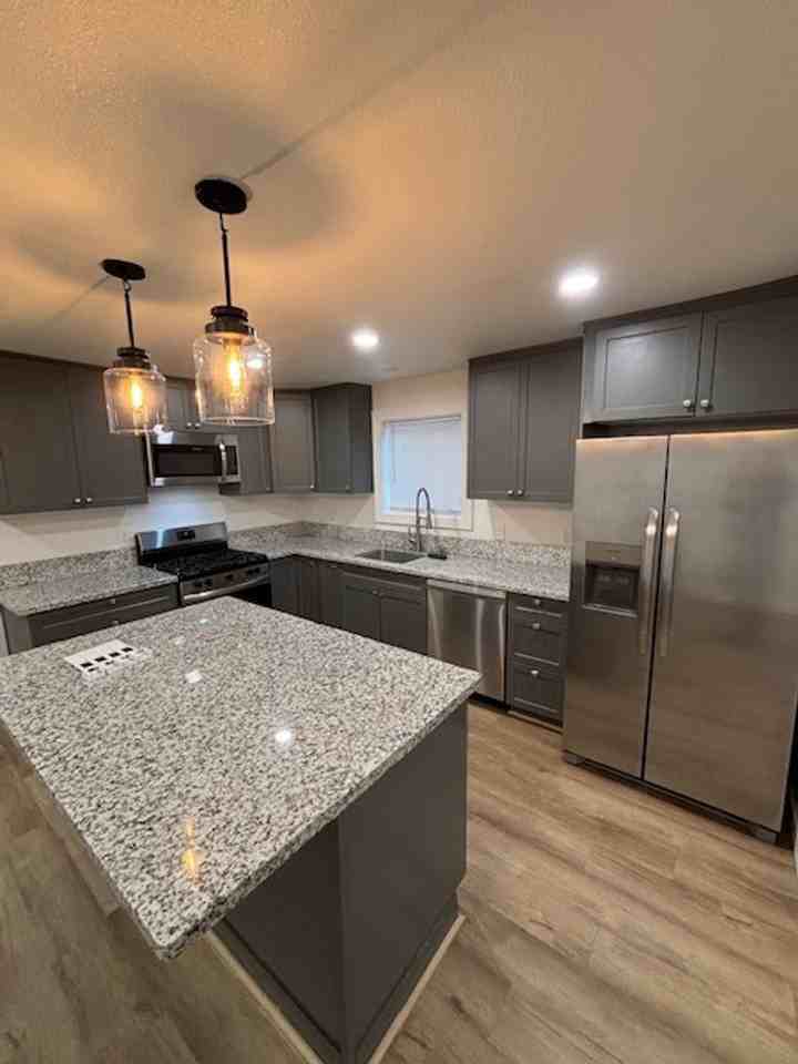 271 E 8th St - Photo 4 of 18