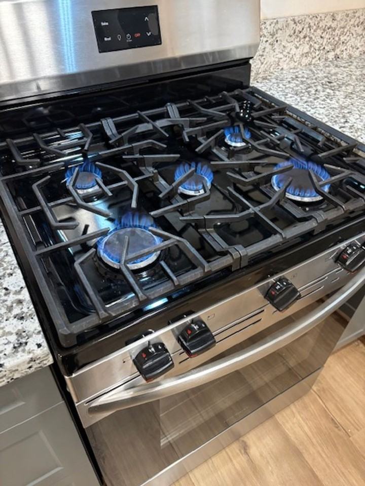 271 E 8th St - Photo 6 of 18