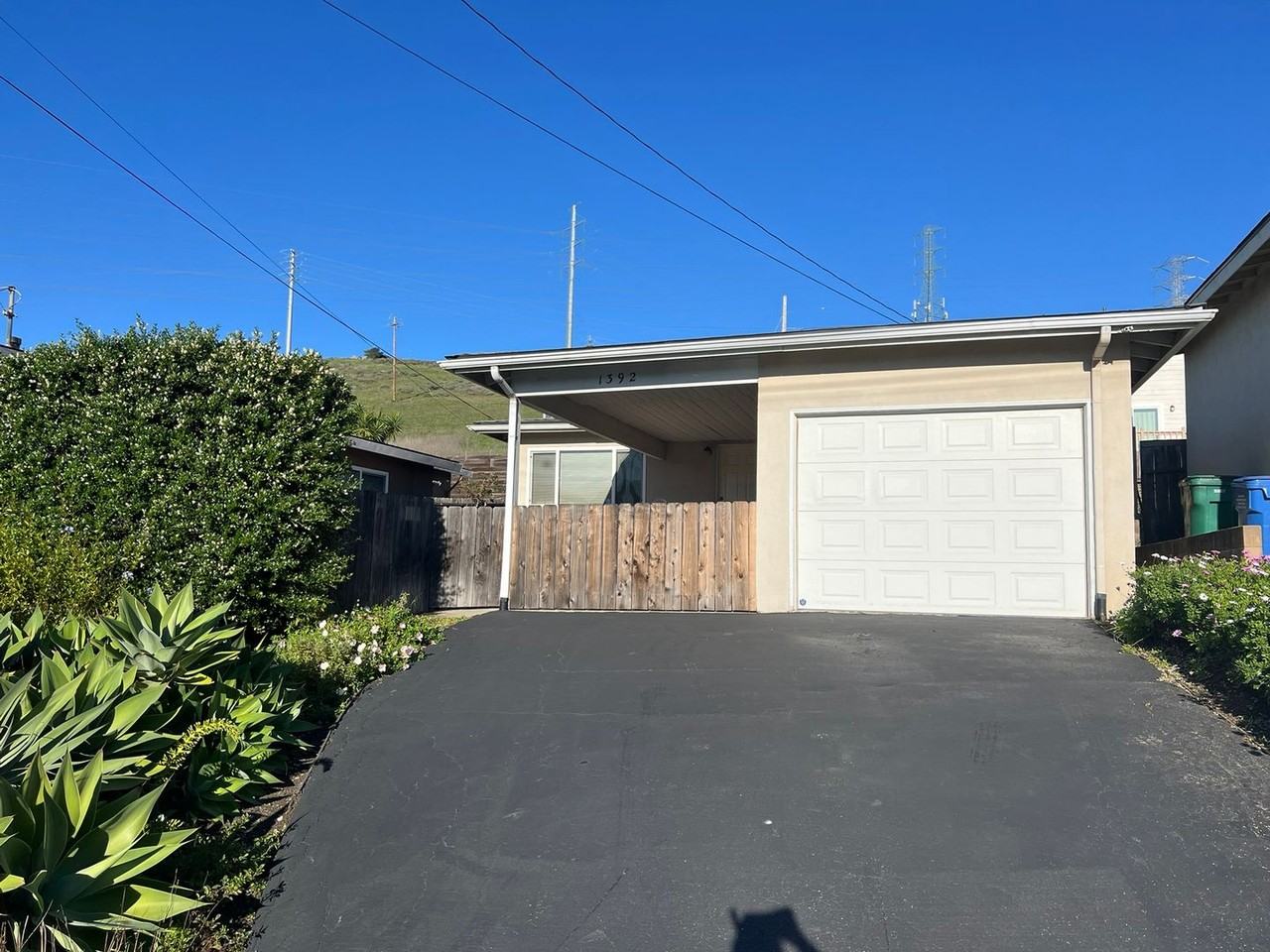 1392 Bolton Dr - Photo 2 of 19