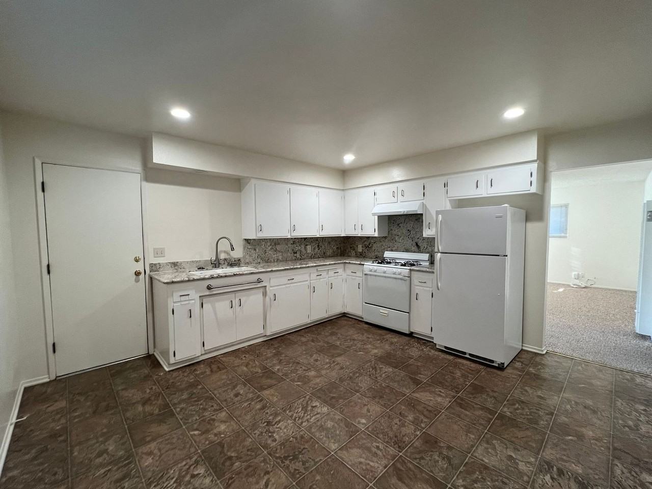 1392 Bolton Dr - Photo 7 of 19