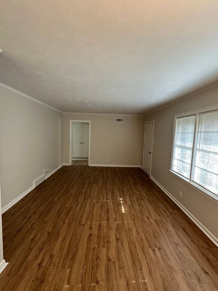 470 Dreger Ave - Photo 2 of 19
