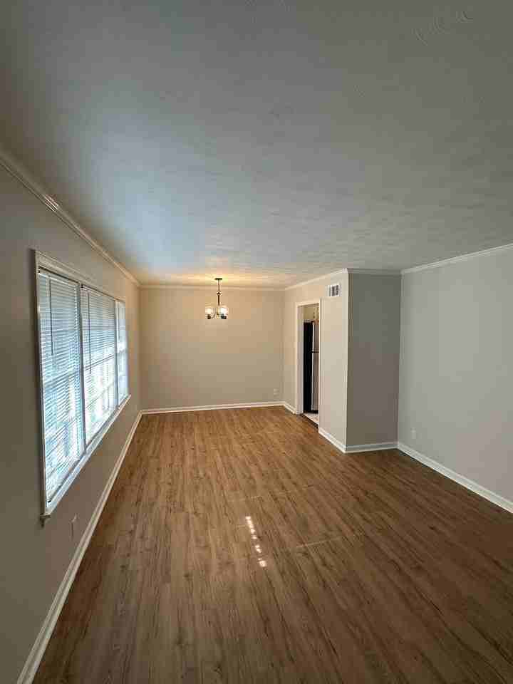 470 Dreger Ave - Photo 3 of 19