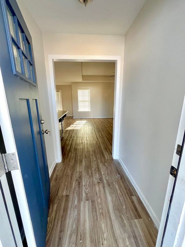 2562 Tuscan Way - Photo 2 of 13