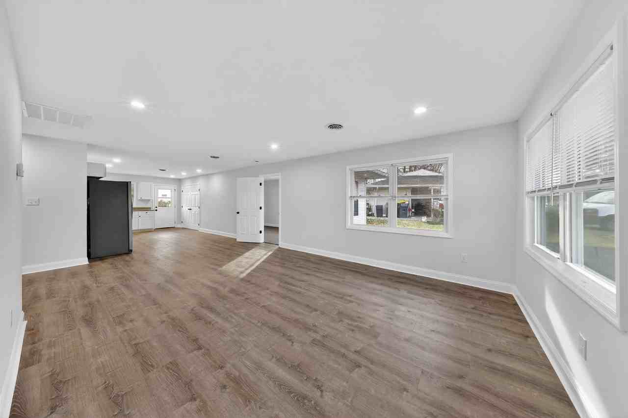 40 Montrose Dr - Photo 5 of 16