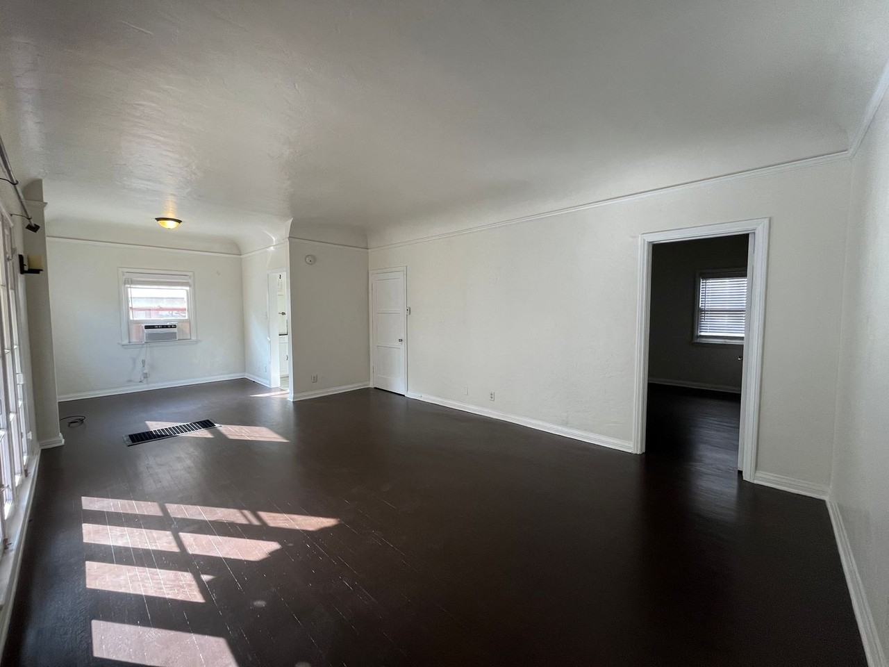 1861 Kelton Ave - Photo 3 of 10