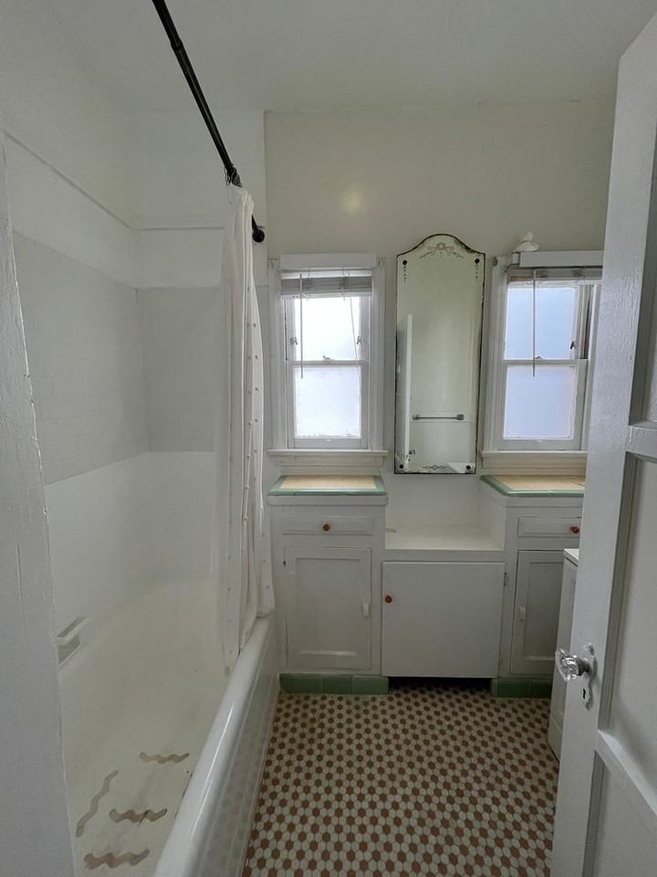 1861 Kelton Ave - Photo 7 of 10