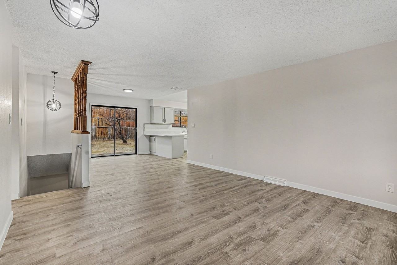 6483 Newcombe Ct - Photo 7 of 21