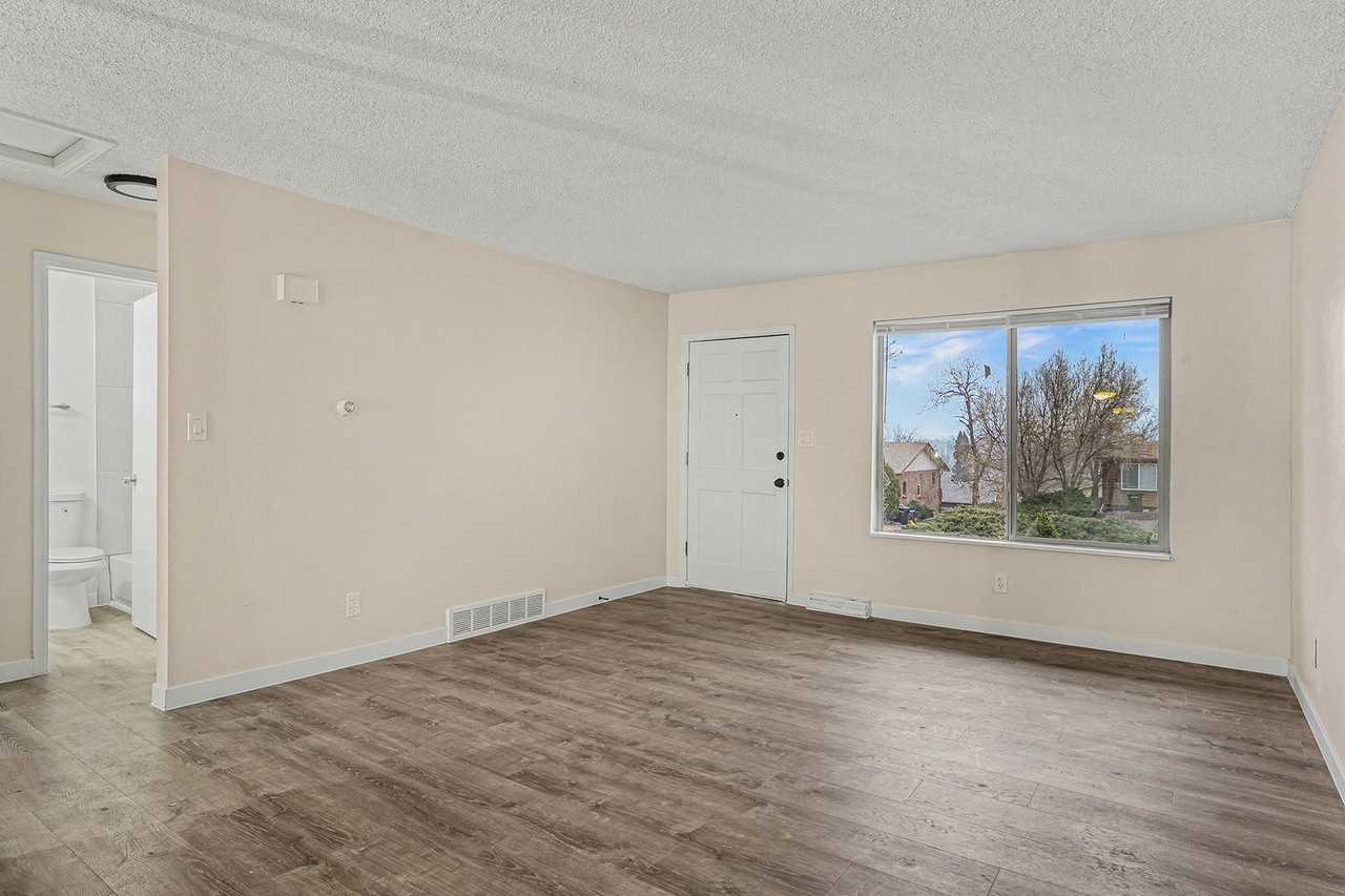 6485 Newcombe Ct - Photo 6 of 20