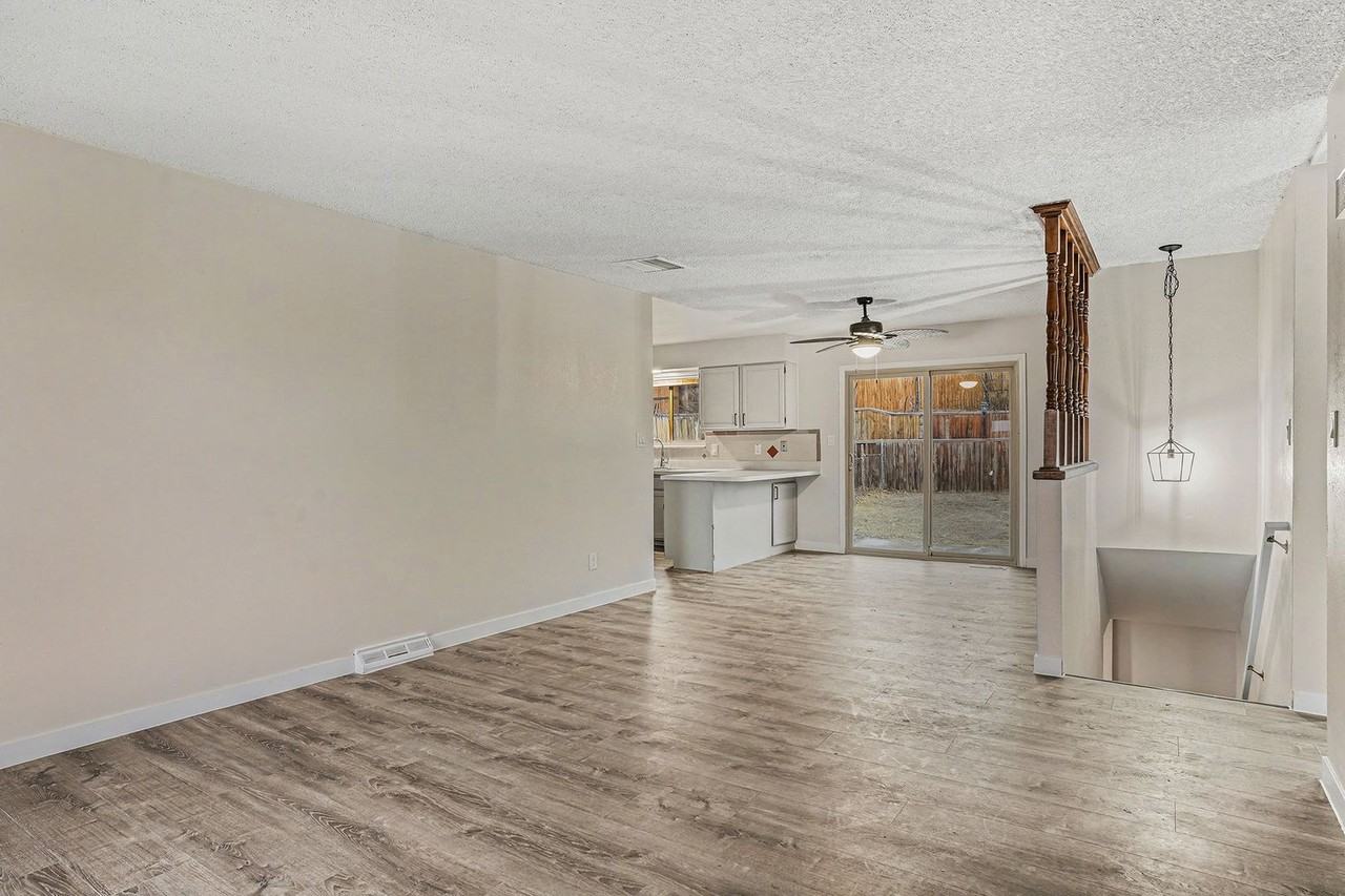 6485 Newcombe Ct - Photo 7 of 20