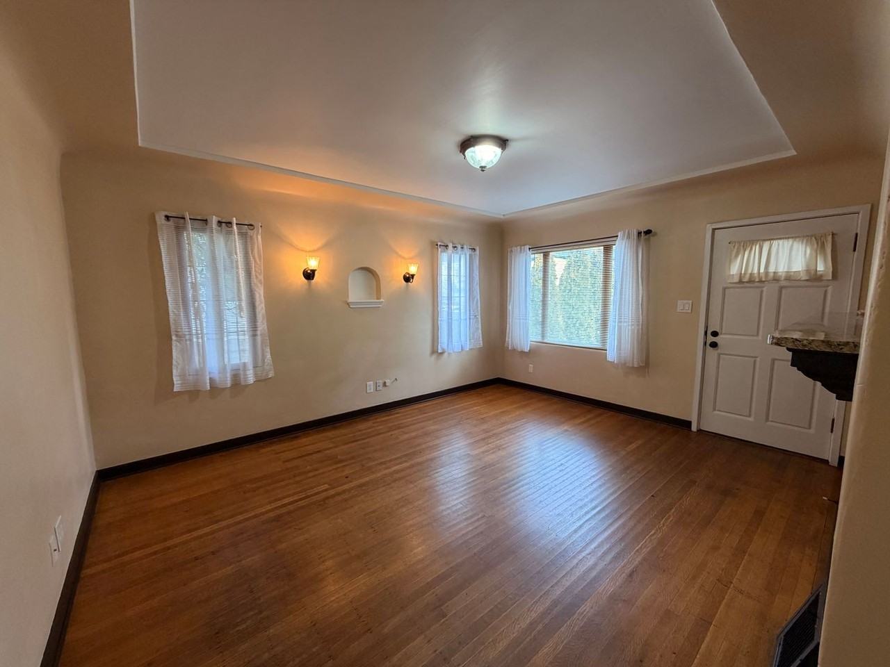 653 Pleasant Ave - Photo 6 of 26