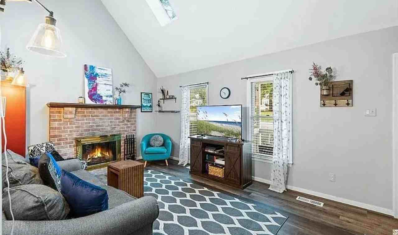 8519 Foxberry Dr - Photo 5 of 26