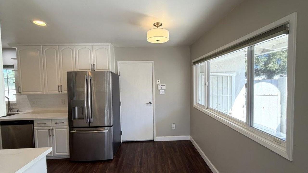 3042 Wildwood Dr - Photo 5 of 25