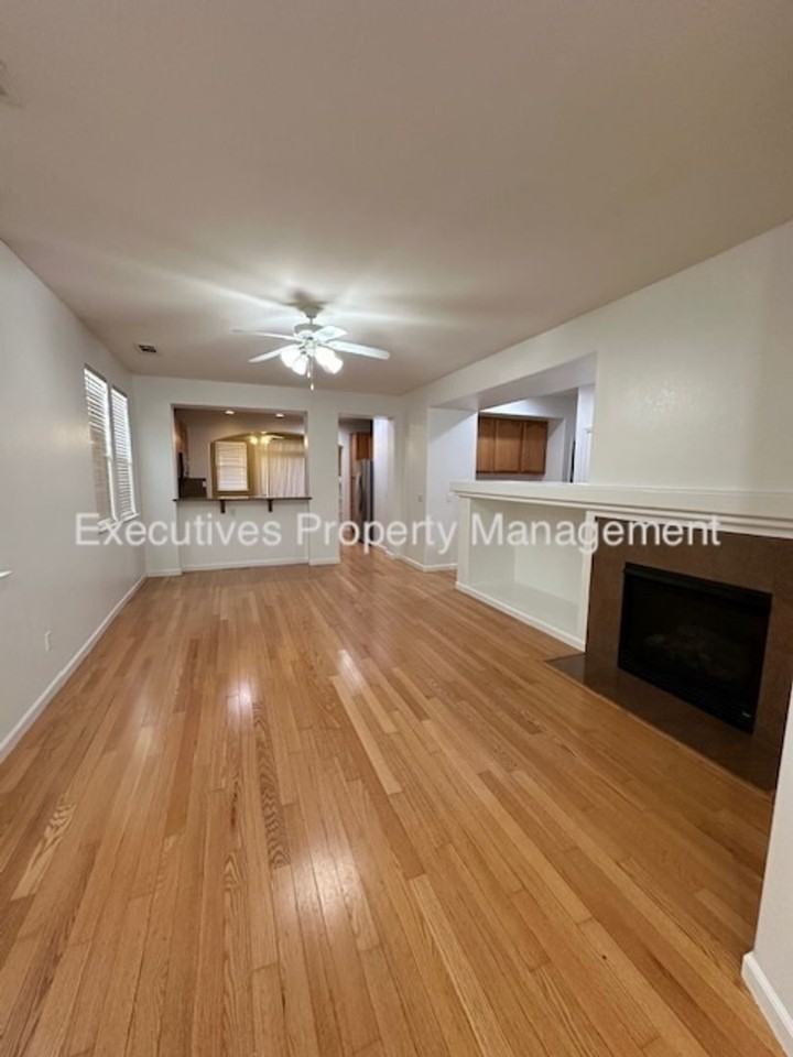 1263 Orion Ct - Photo 4 of 29