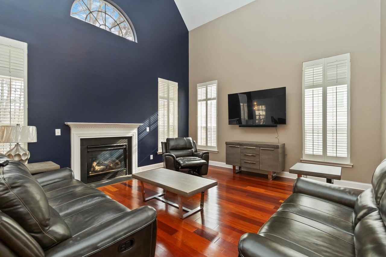 11420 Mangla Dr - Photo 6 of 48