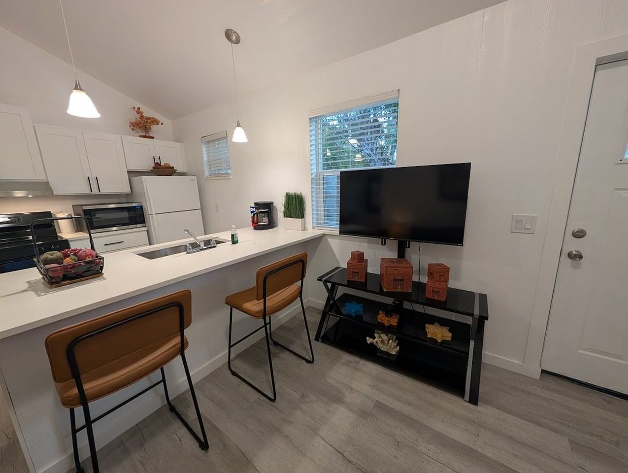 1124 Cocoanut Ave ##Adu - Photo 4 of 21