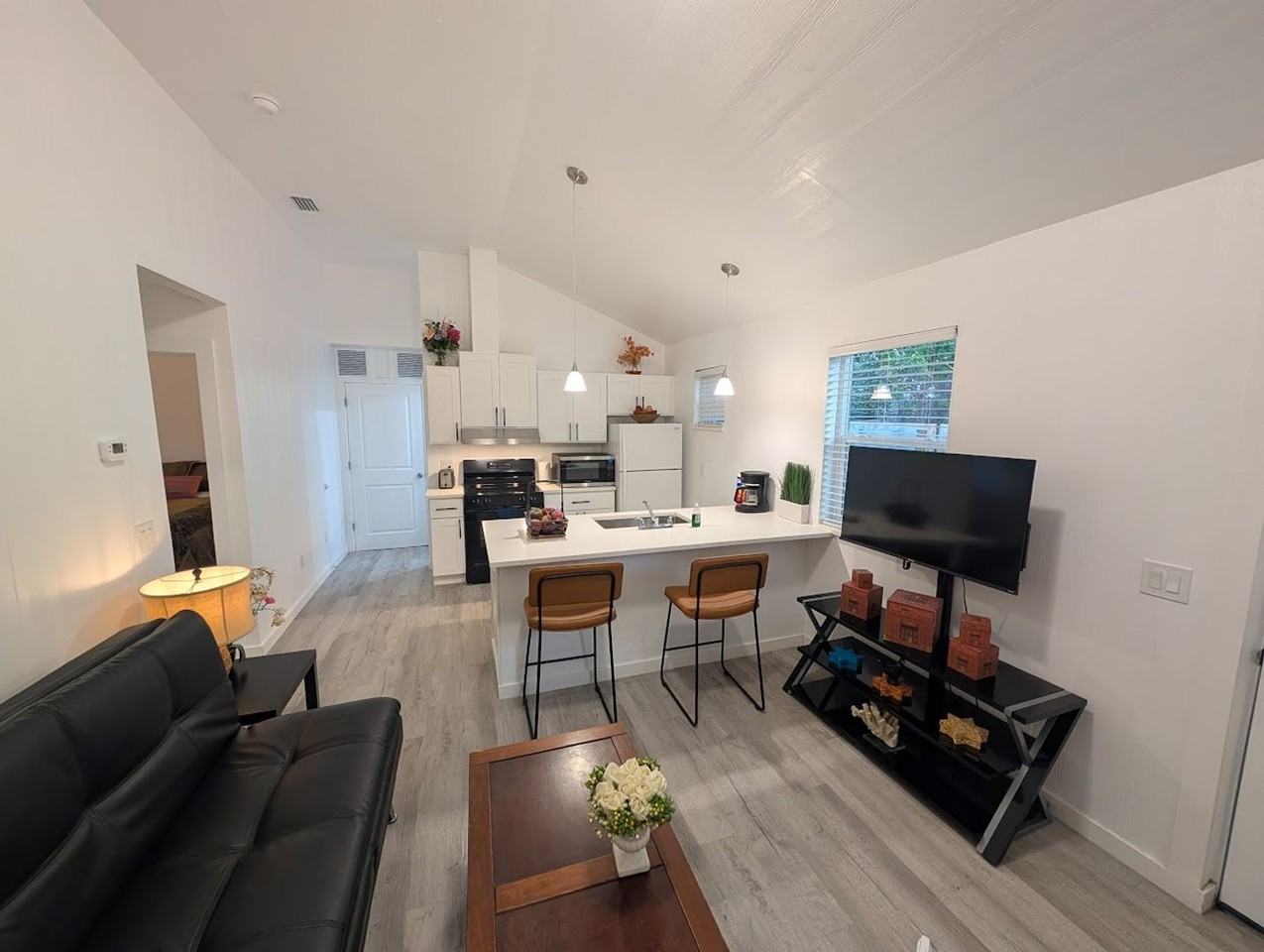 1124 Cocoanut Ave ##Adu - Photo 5 of 21