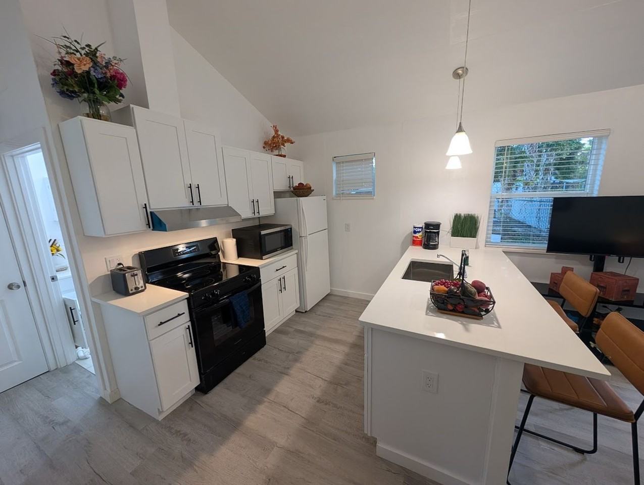 1124 Cocoanut Ave ##Adu - Photo 7 of 21