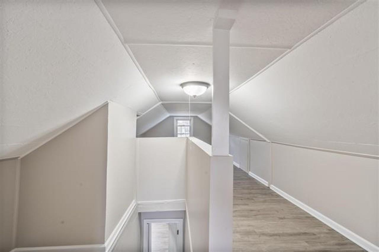 229 Eastview Dr - Photo 2 of 8