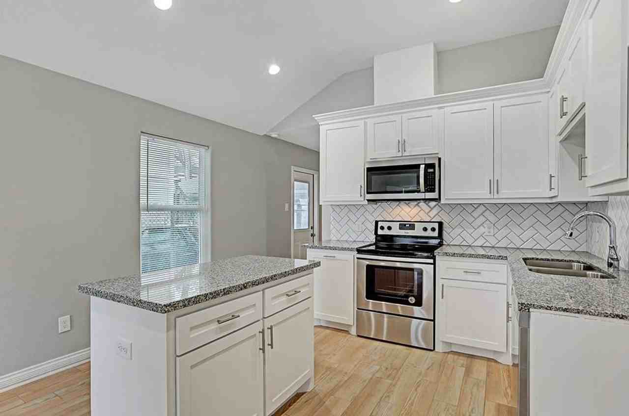 5217 Sherman St - Photo 6 of 18