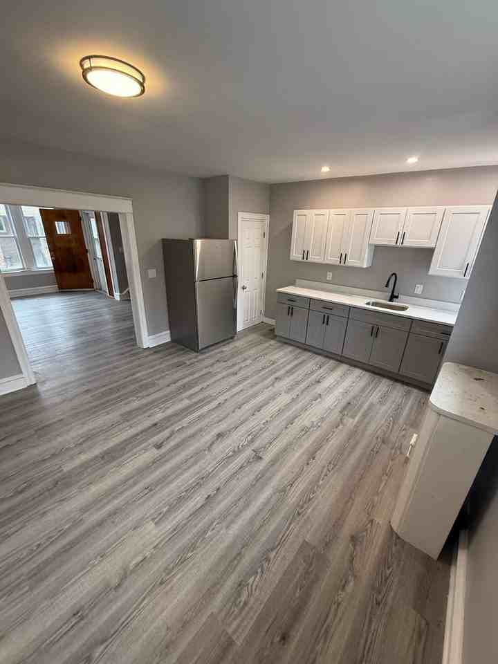 5934 N Leithgow St - Photo 6 of 23