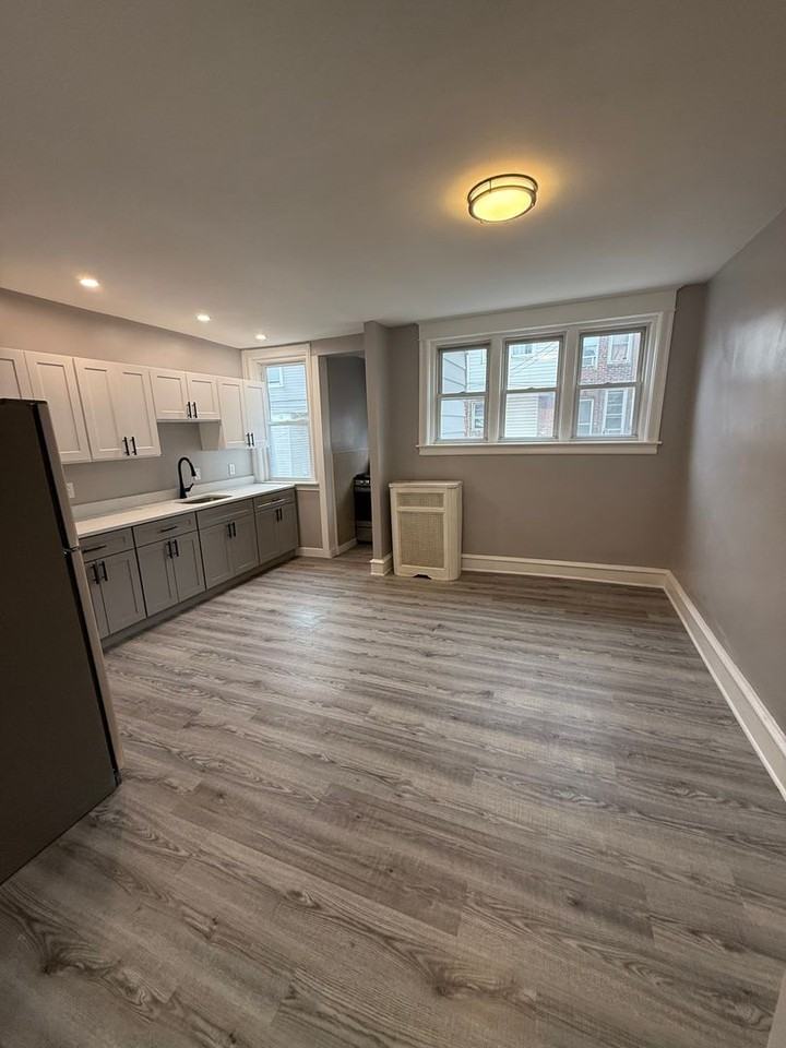 5934 N Leithgow St - Photo 7 of 23