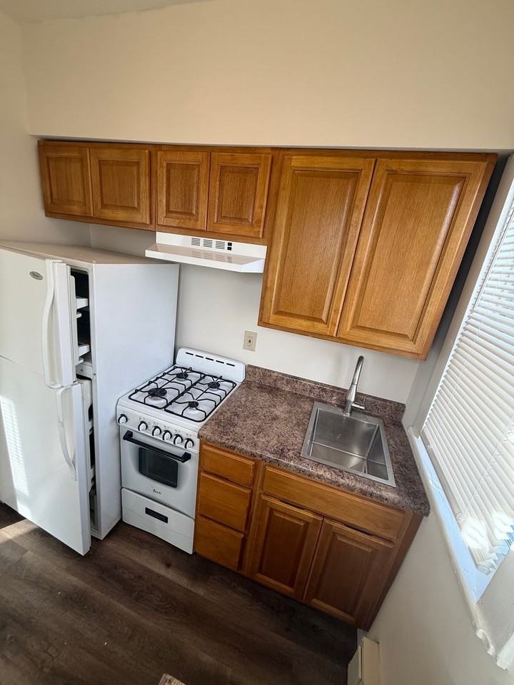 633 Gilham St - Photo 5 of 14