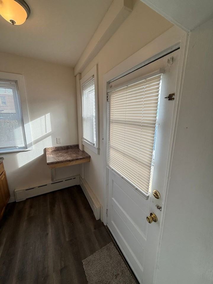 633 Gilham St - Photo 7 of 14