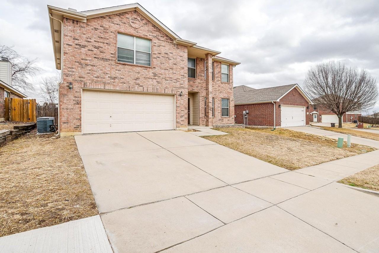 10104 High Eagle Trl - Photo 3 of 40