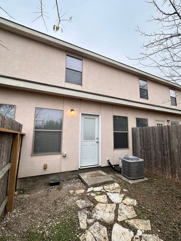 10718 Mathom Lndg - Photo 4 of 14