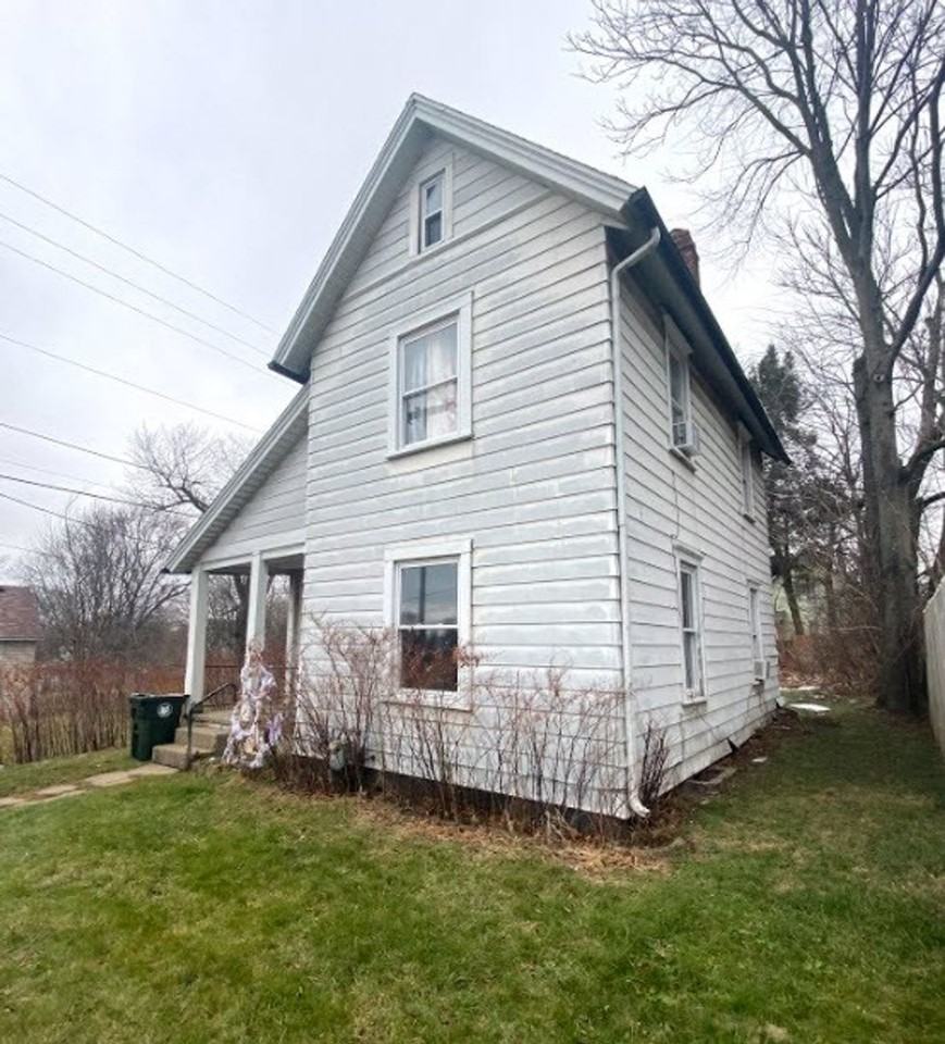 1801 3rd St Se - Photo 4 of 9