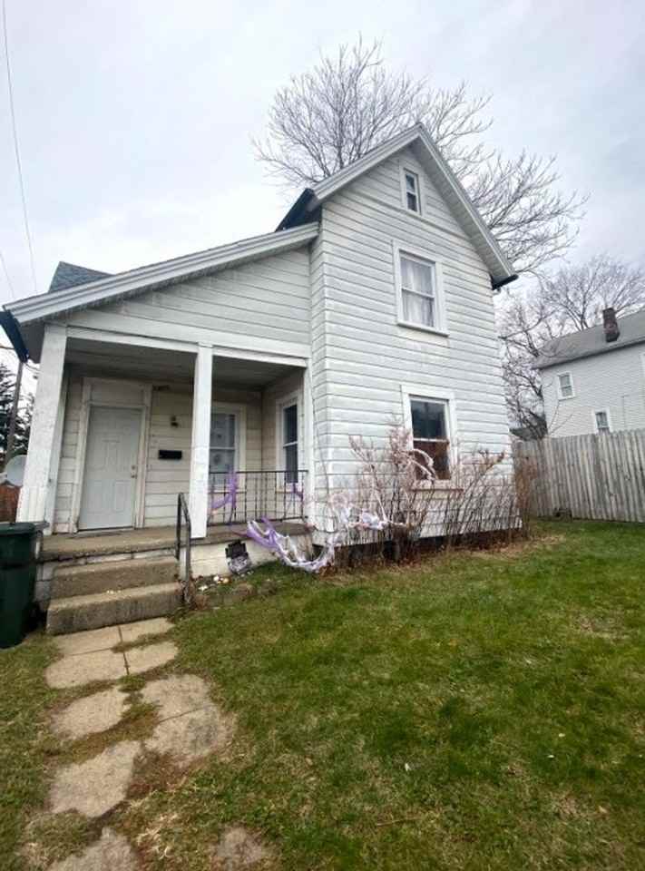 1801 3rd St Se - Photo 5 of 9