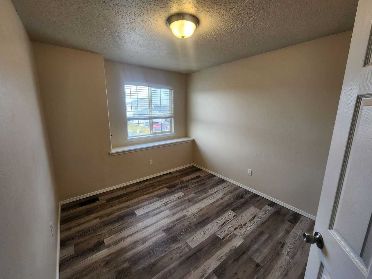 5513 Aspenwood Ave - Photo 2 of 13