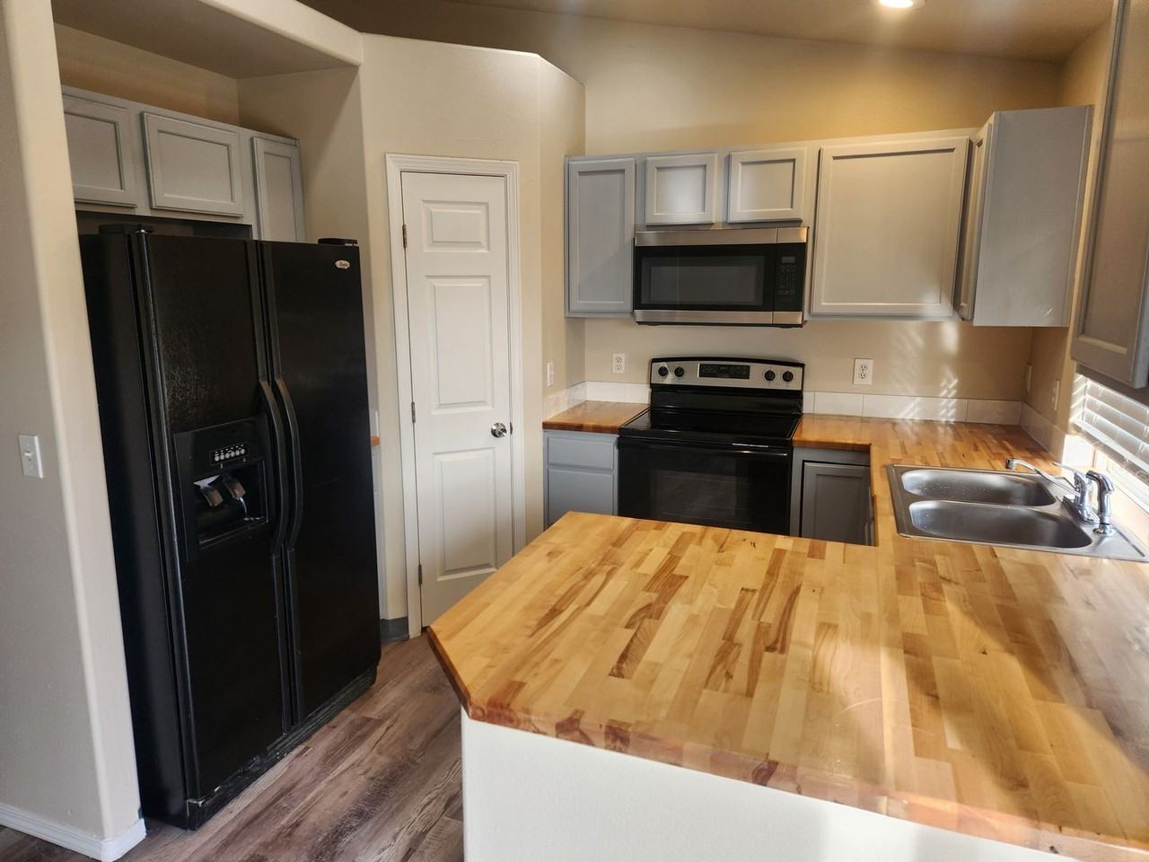5513 Aspenwood Ave - Photo 3 of 13