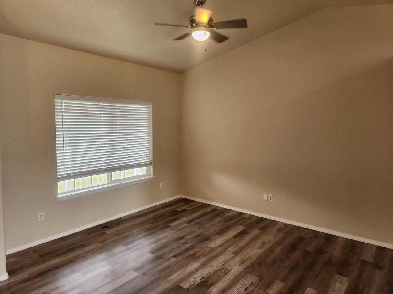 5513 Aspenwood Ave - Photo 6 of 13