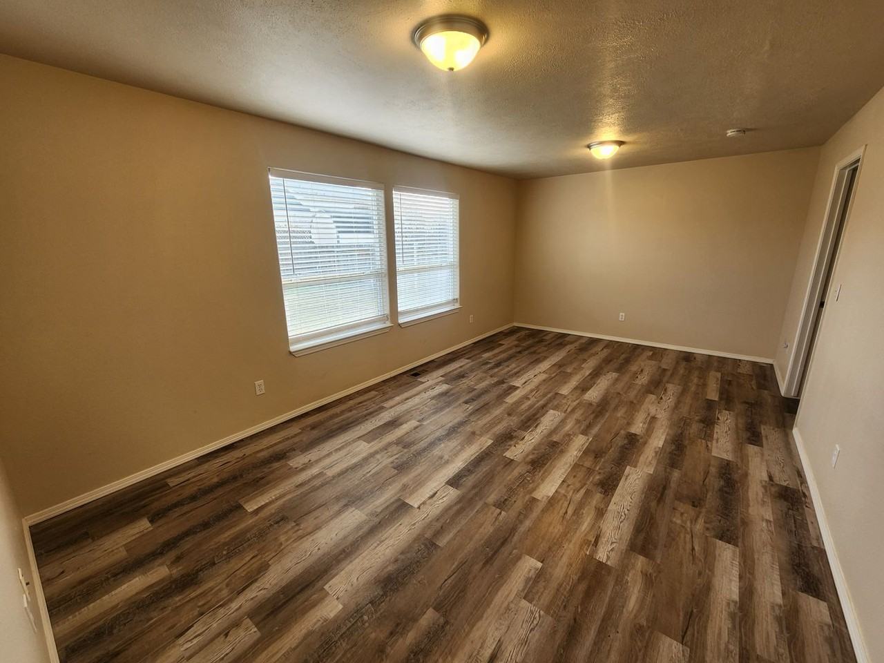 5513 Aspenwood Ave - Photo 7 of 13