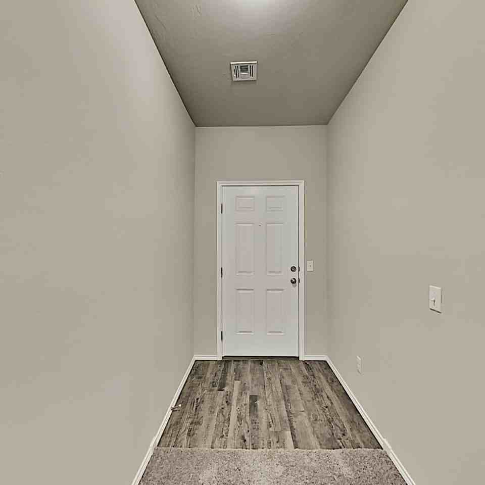 1825 Sloane Dr - Photo 4 of 18