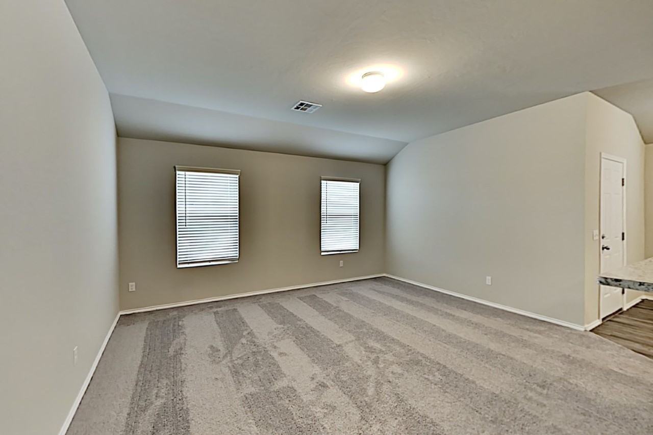 1825 Sloane Dr - Photo 5 of 18