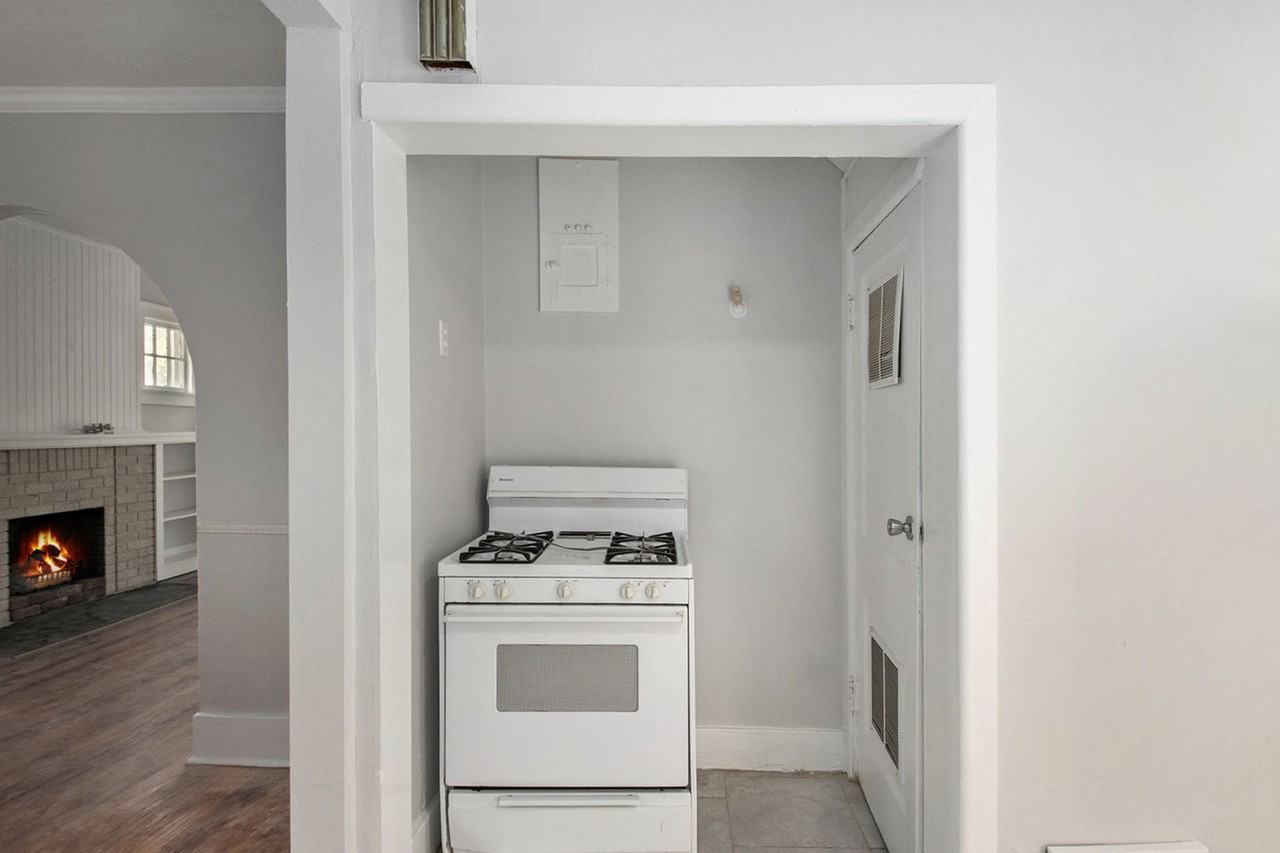 4860 Cuming St - Photo 6 of 14