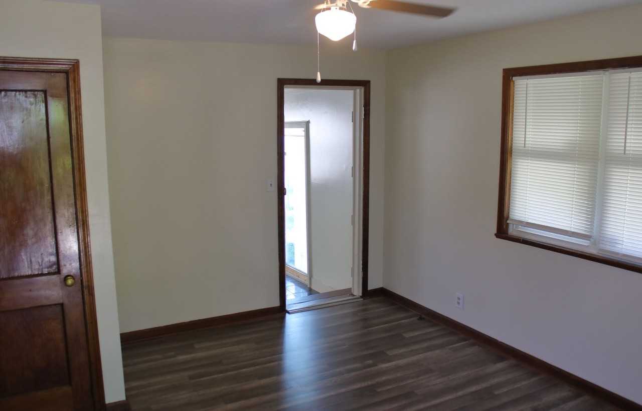 25740 Richards Ave - Photo 3 of 33