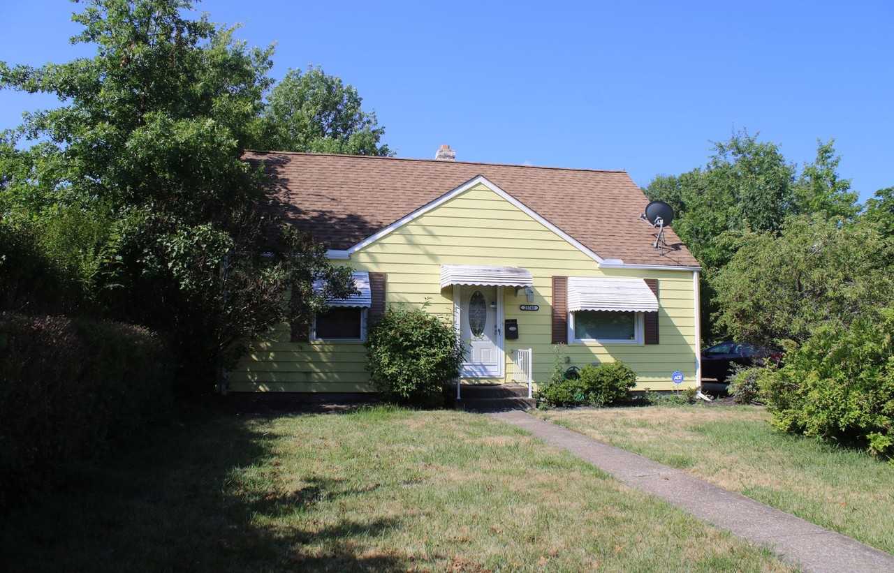 25740 Richards Ave - Photo 5 of 33