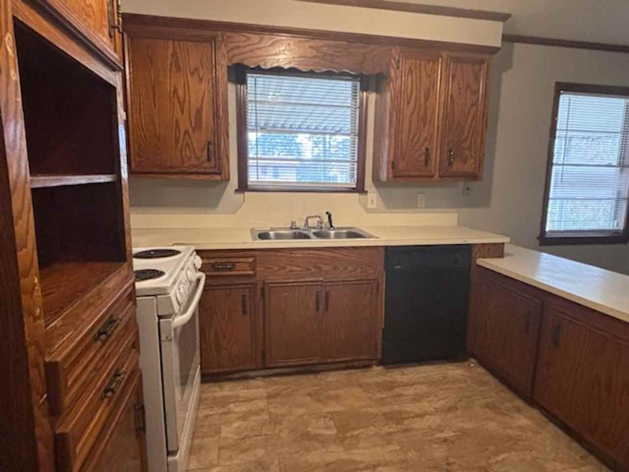 1612 Maria Dr - Photo 4 of 10