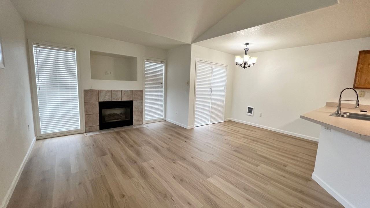 1536 S Main Ave - Photo 3 of 13