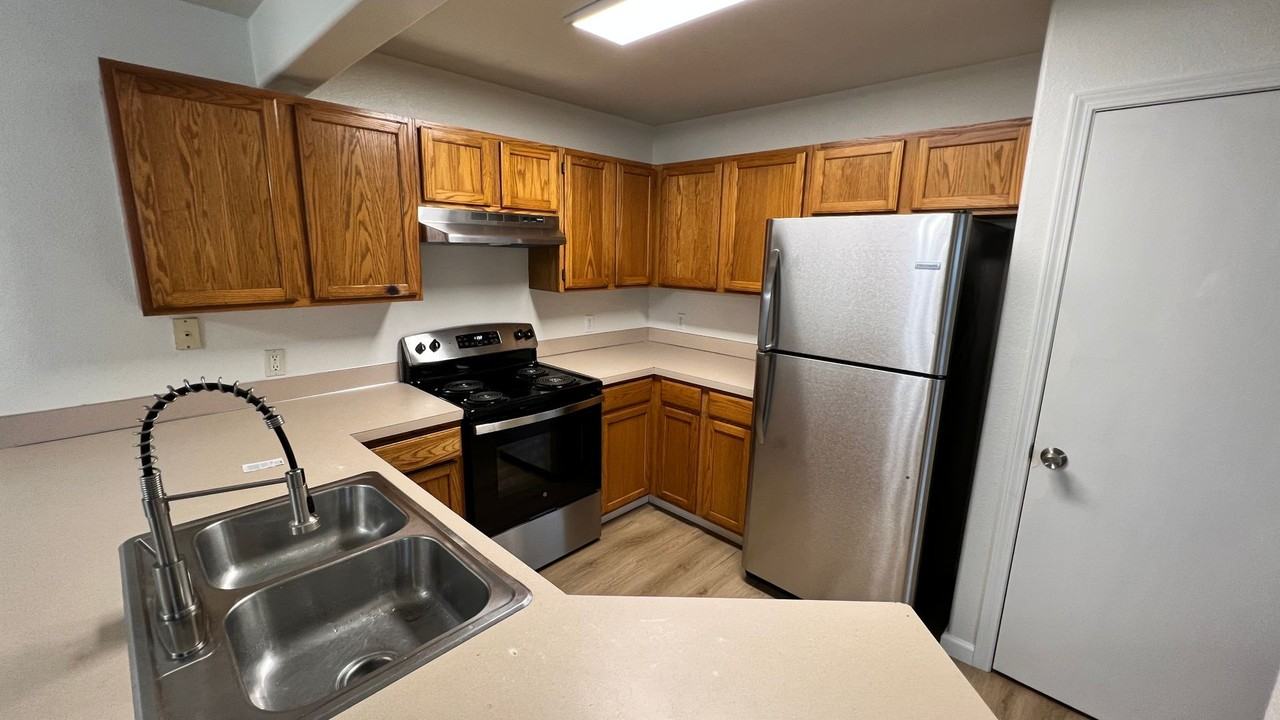 1536 S Main Ave - Photo 4 of 13