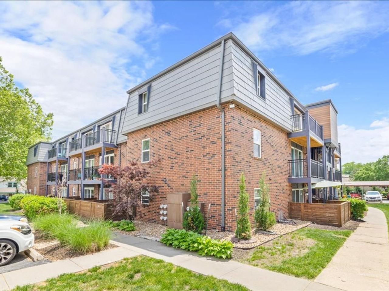 28-01 Mission Hill-Woodson - Photo 2 of 23