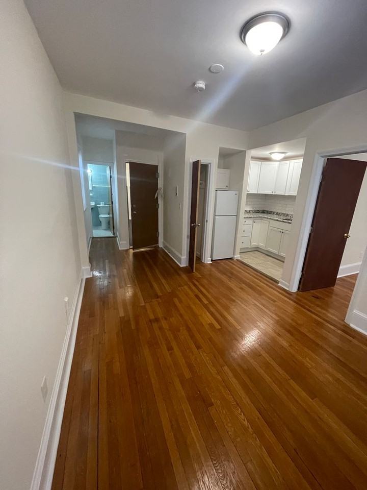 1313 Commonwealth Ave - Photo 2 of 8