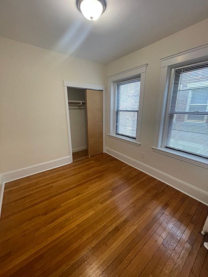 1313 Commonwealth Ave - Photo 3 of 8