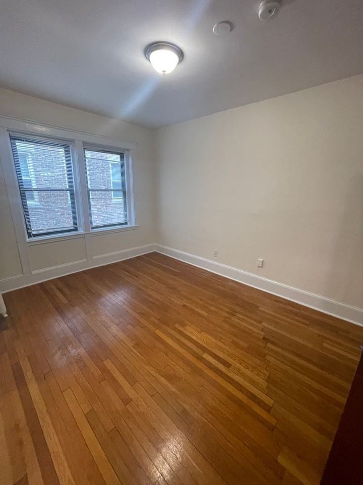 1313 Commonwealth Ave - Photo 4 of 8