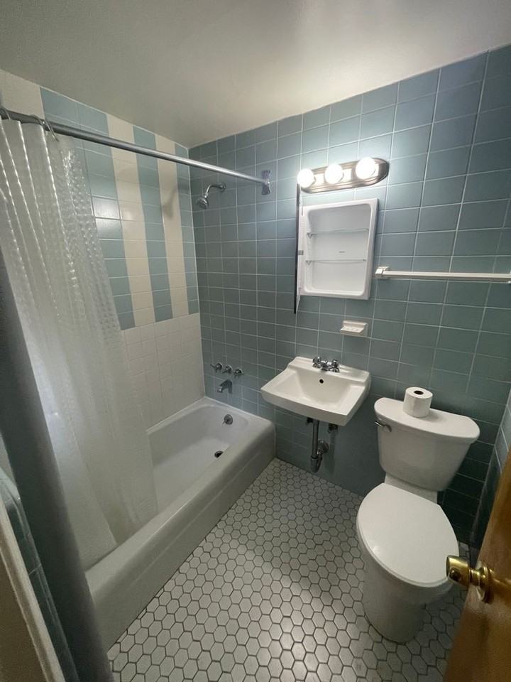 1313 Commonwealth Ave - Photo 5 of 8