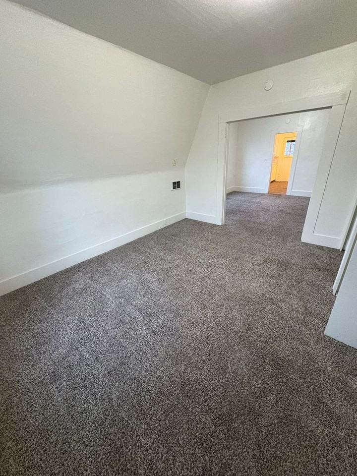 440 N Grape St - Photo 2 of 10