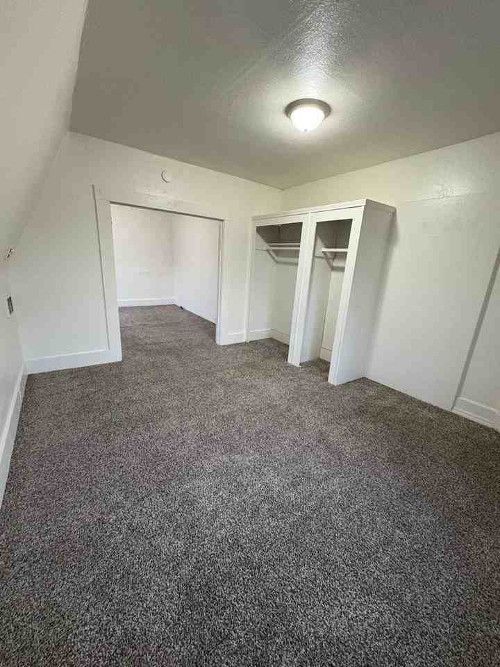 440 N Grape St - Photo 3 of 10